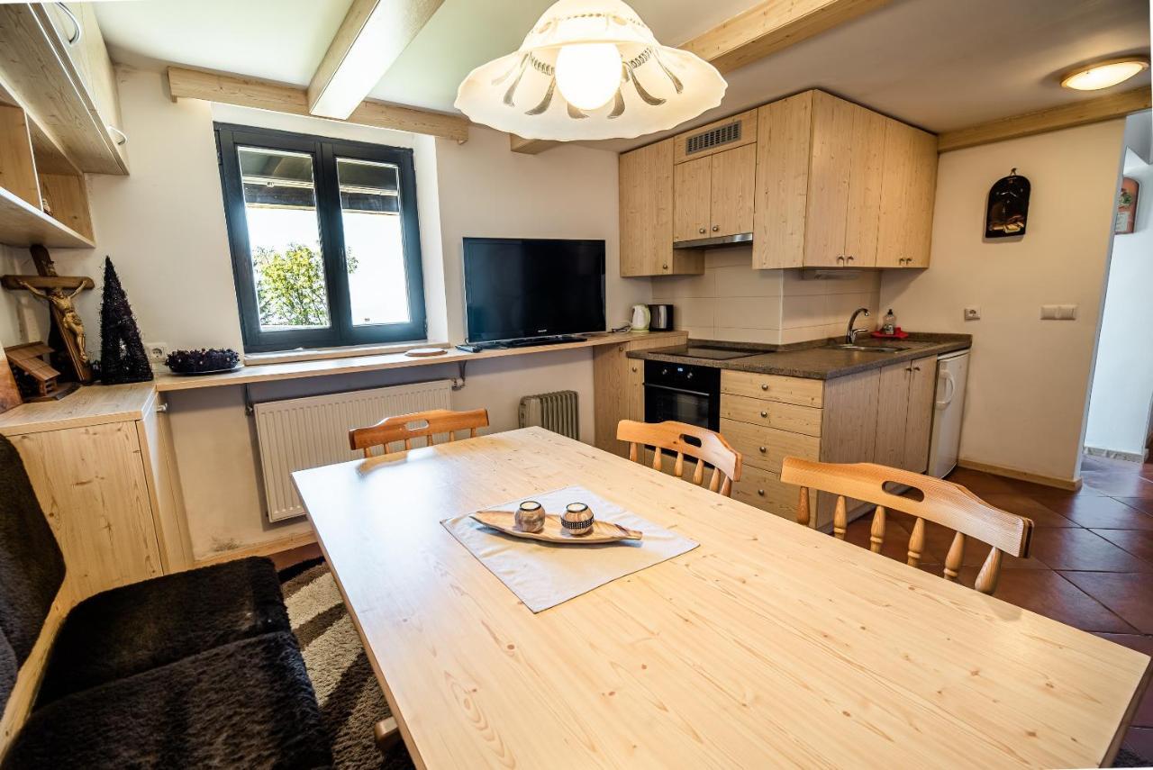 Apartments Zvoh, Krvavec, Ski-In, Ski-Out Церклье-на-Гореньскем Экстерьер фото