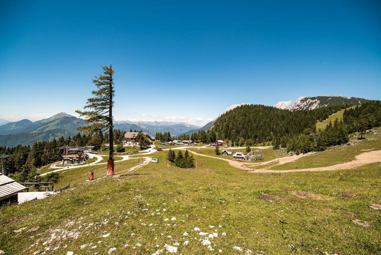 Apartments Zvoh, Krvavec, Ski-In, Ski-Out Церклье-на-Гореньскем Экстерьер фото