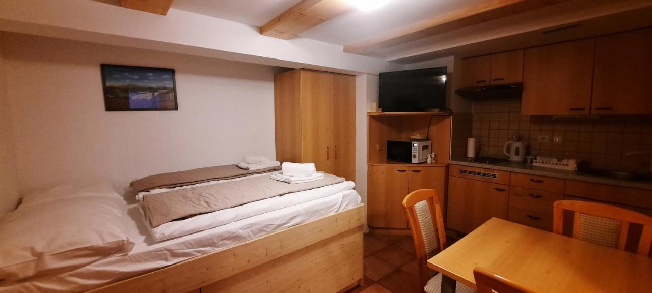 Apartments Zvoh, Krvavec, Ski-In, Ski-Out Церклье-на-Гореньскем Экстерьер фото
